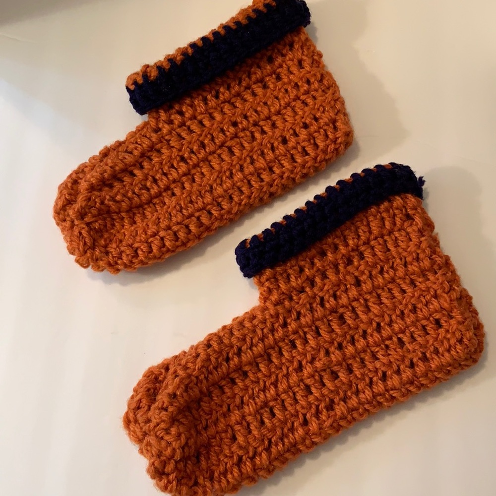 HANDMADE KNIT NEW HOUSE SLIPPERS/SOCKS/BOOTIES/SLEEPERS ACRYLIC NAVY/PUMPKIN LG